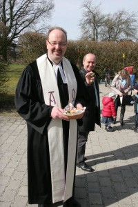 Pfarrer wünscht Frohe Ostern