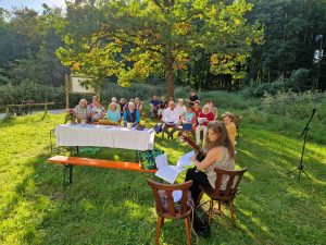 Ökumenischer Gottesdienst bei strahlendem Sonnenschein