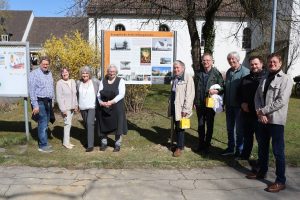Schautafel zur Geschichte der evangelischen Gemeinde enthüllt